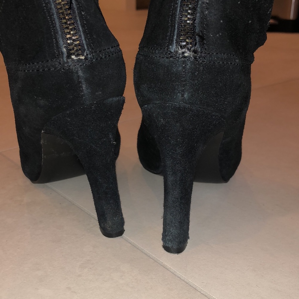 Over the Knee suede pointed toe heel. Size 6.5 - Picture 8 of 11